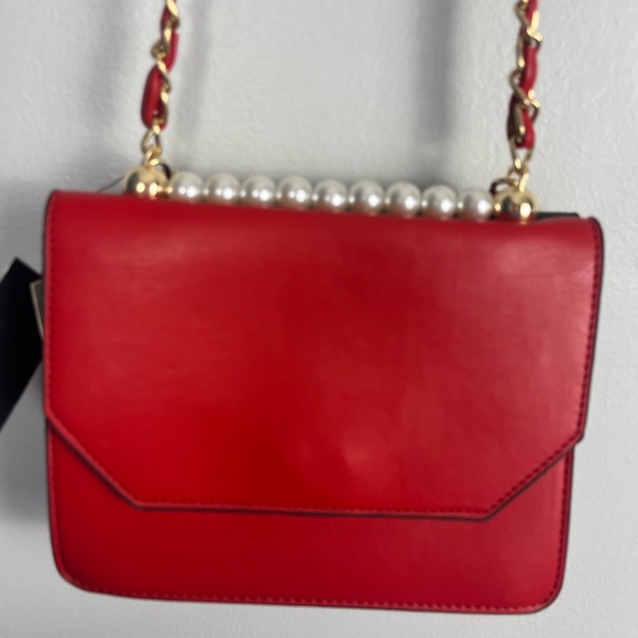 NEW BADGLEY MISCHKA Double-Sided Crossbody Bag black red with red strap - Picture 6 of 13